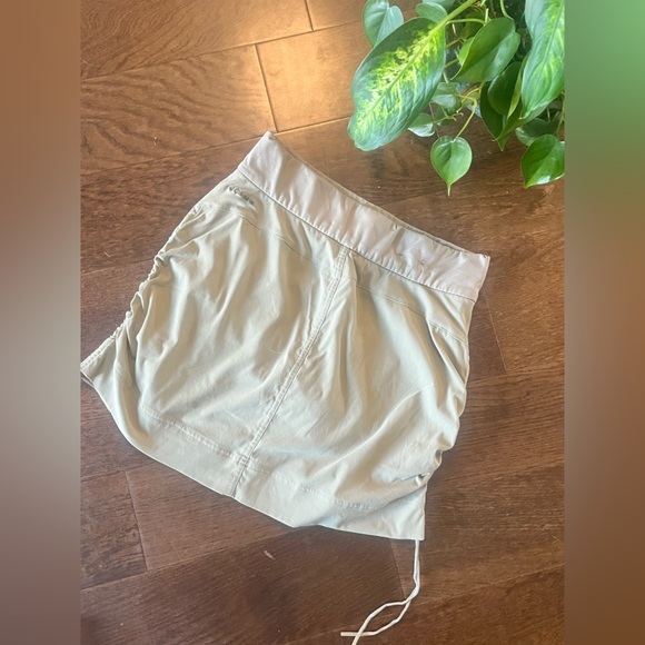 Columbia skort small tan drawstring sides Omni tech - Picture 2 of 8